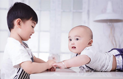 7月2号晚上10点出生的男孩如何起名，宜用什么字