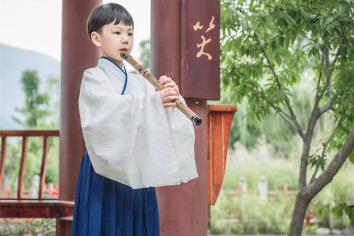 生辰八字五行缺金的男孩名字有哪些?五行缺金的男孩名字大全