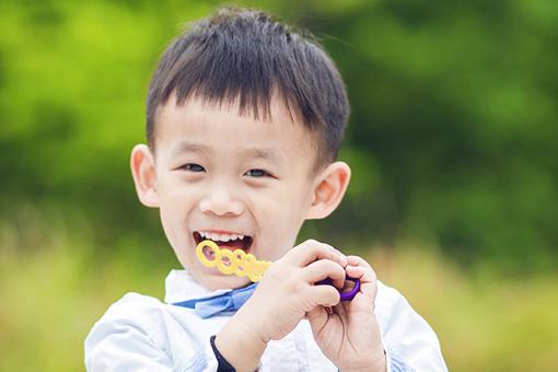 裘姓男孩免费自动取名100分