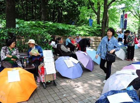 梦见自己抱着个小女孩是什么意思