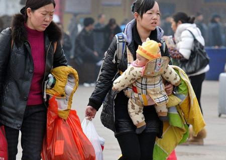 梦见光脚在雪地上走是什么意思