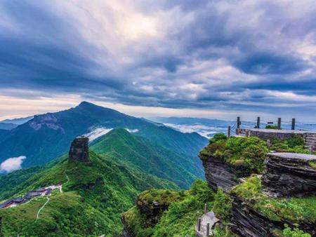 梦见暴风雨非常大